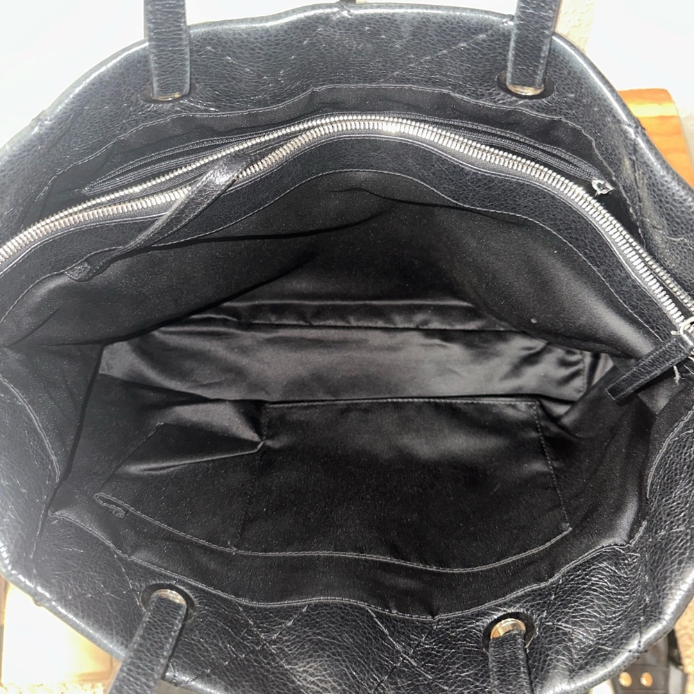 CHANEL On The Road Large Tote - Picture 3 of 15